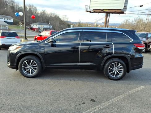 Used 2017 Toyota Highlander XLE image 2