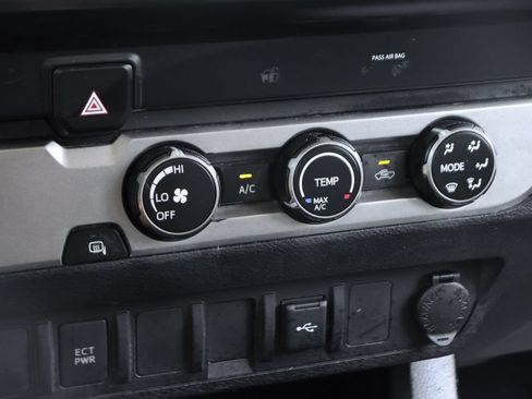 Used 2020 Toyota Tacoma SR w/ SR Convenience Package RWD image 29