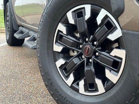 Used 2023 Nissan Frontier Pro-X w/ Pro Convenience Package RWD image 2