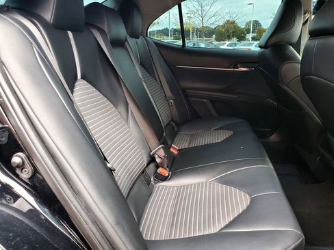 Used 2022 Toyota Camry SE image 12