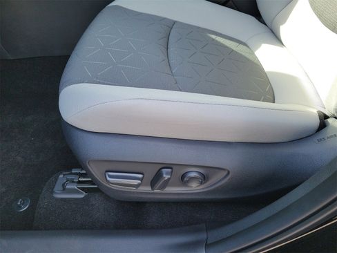 Used 2025 Toyota RAV4 XLE image 17