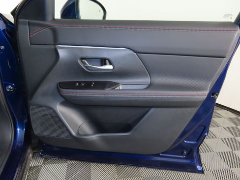 Certified 2025 Nissan Kicks SR image 30