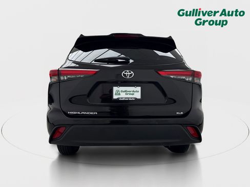 Used 2021 Toyota Highlander XLE FWD image 7