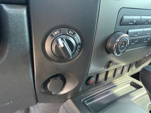 Used 2012 Nissan Titan SV w/ SV Premium Utility Pkg AWD/4WD image 11