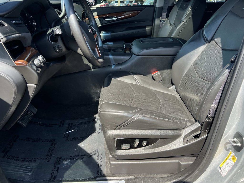 Used 2017 Cadillac Escalade Premium Luxury AWD/4WD image 16