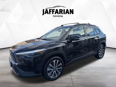 Certified 2022 Toyota Corolla Cross XLE image 9