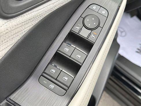 Used 2023 Nissan Rogue SV image 24