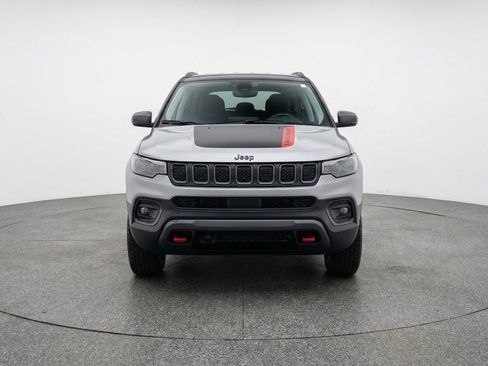 Used 2025 Jeep Compass Trailhawk image 2