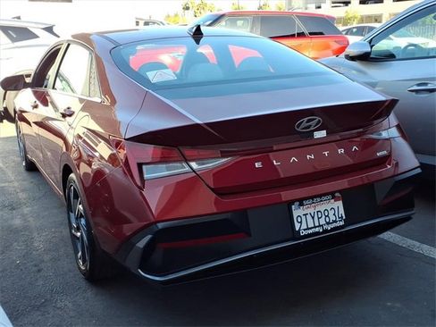 Certified 2025 Hyundai Elantra Limited image 3