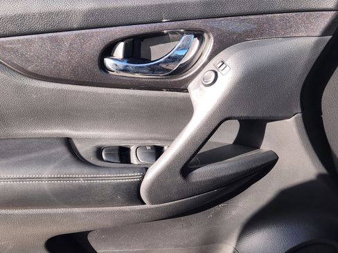 Used 2018 Nissan Rogue S image 23