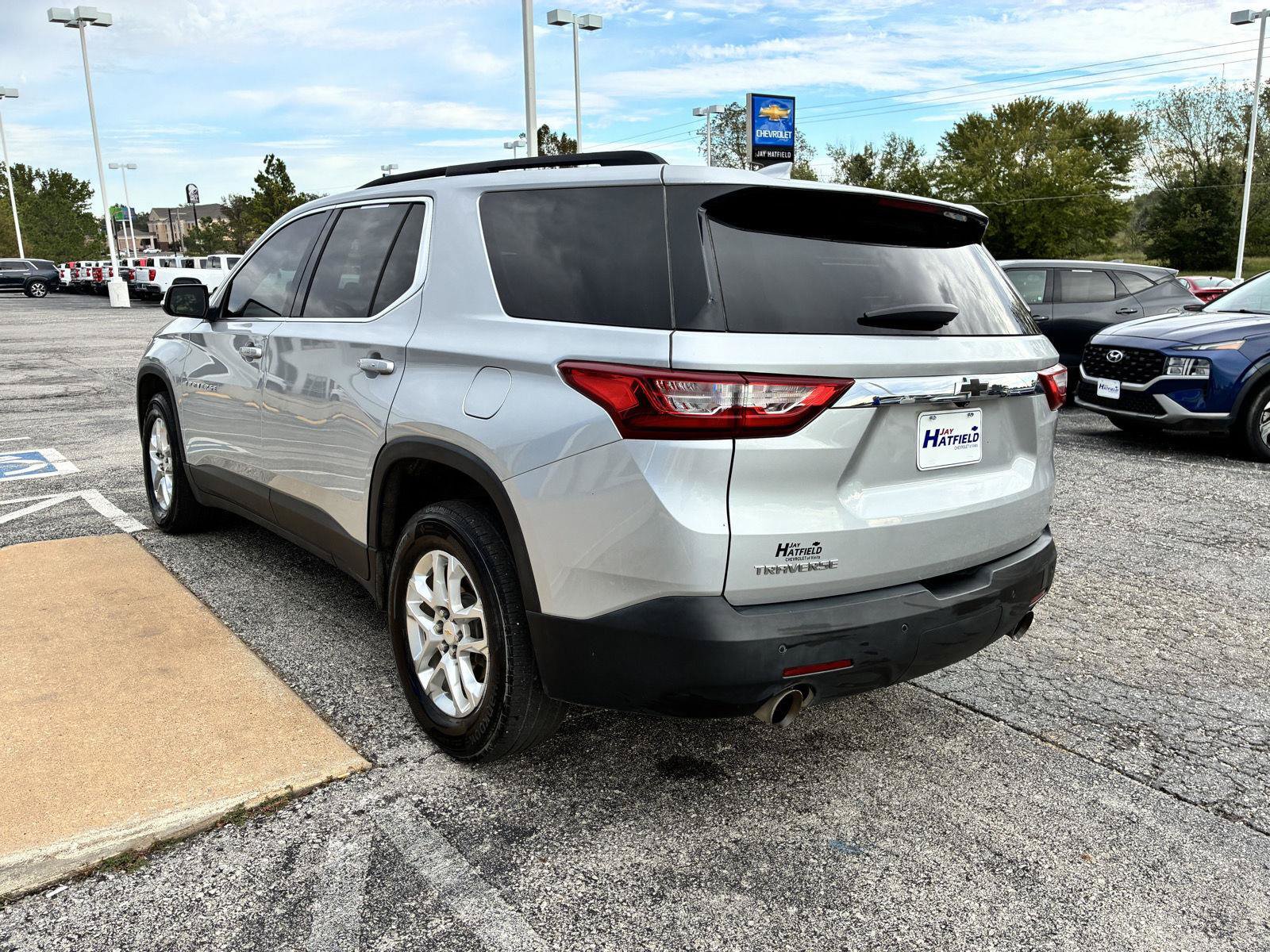 Used 2021 Chevrolet Traverse LT FWD image 6