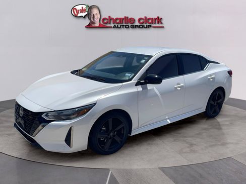 Used 2024 Nissan Sentra SR FWD image 2