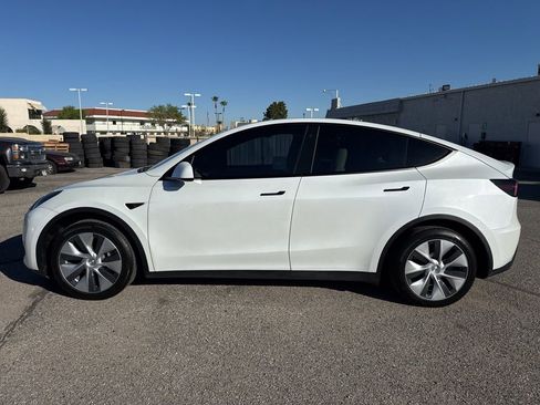 Used 2023 Tesla Model Y Long Range image 4