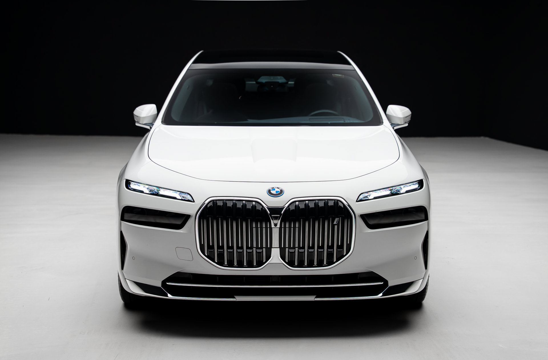 Used 2024 BMW i7 eDrive50 w/ Executive Package RWD image 6
