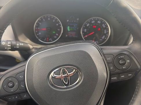 Used 2021 Toyota RAV4 XLE Premium FWD image 6