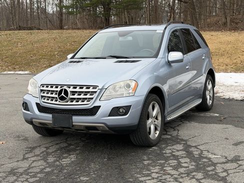 Used 2010 Mercedes-Benz ML 350 BlueTEC 4MATIC image 2