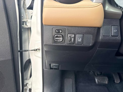 Used 2018 Toyota RAV4 XLE FWD image 30
