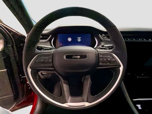 Used 2025 Jeep Grand Cherokee L Limited w/ Black Appearance Package image 10