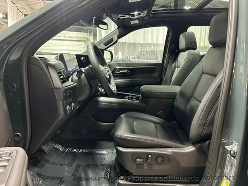 Used 2026 Chevrolet Suburban Z71 w/ Comfort Package image 14