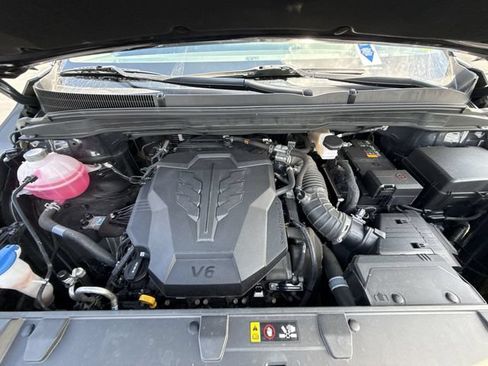 Used 2024 Kia Carnival EX FWD image 28
