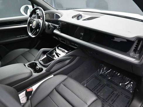 Certified 2024 Porsche Cayenne S AWD/4WD image 23