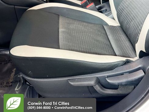 Used 2020 Nissan Versa SV image 21