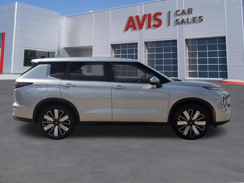 Used 2025 Mitsubishi Outlander SE AWD/4WD image 5
