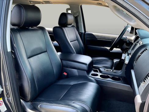 Used 2018 Toyota Sequoia TRD Sport AWD/4WD image 8