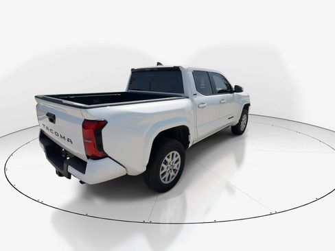 Used 2026 Toyota Tacoma SR5 AWD/4WD image 8
