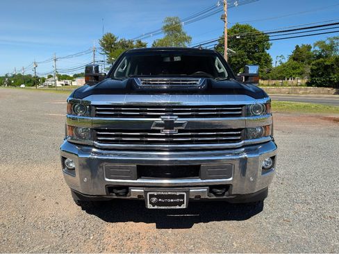 Used 2019 Chevrolet Silverado 2500 LTZ w/ Duramax Plus Package AWD/4WD image 2