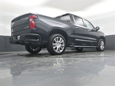 Used 2022 Chevrolet Silverado 1500 High Country w/ High Country Premium Package image 39