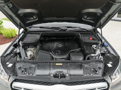 Used 2023 Mercedes-Benz GLS 450 4MATIC image 46