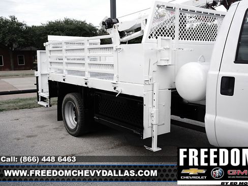 Used 2014 Ford F550 4x4 Regular Cab Super Duty image 6