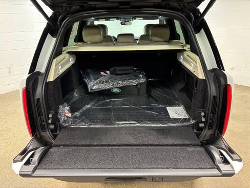 New 2025 Land Rover Range Rover SE image 41