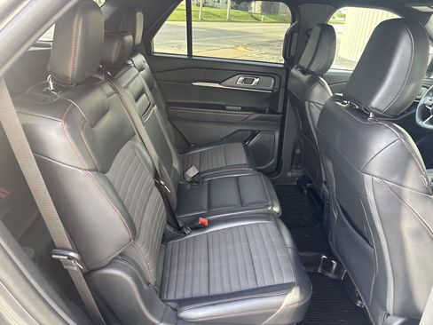 Used 2025 Ford Explorer ST-Line w/ ST-Line Street Pack AWD/4WD image 22