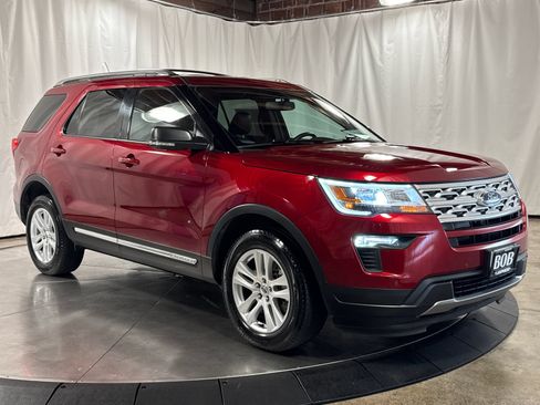 Used 2019 Ford Explorer XLT w/ Equipment Group 202A AWD/4WD image 7