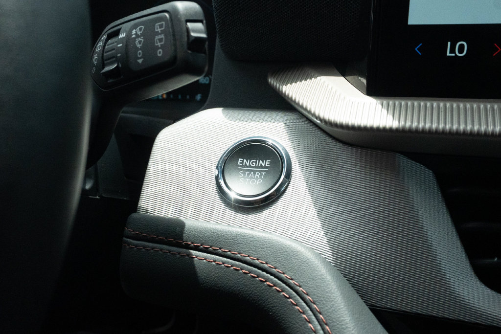 Used 2025 Ford Explorer Active RWD image 30