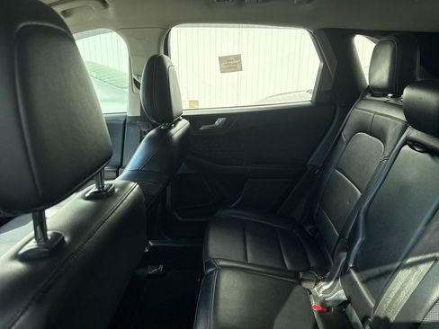 Used 2020 Ford Escape Titanium image 10