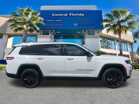 Used 2023 Jeep Grand Cherokee L Laredo image 4