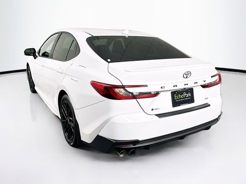 Used 2025 Toyota Camry SE image 5