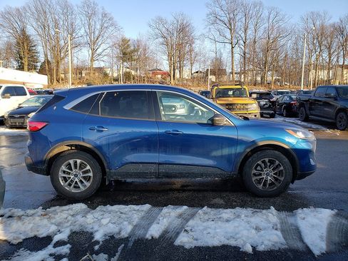 Certified 2022 Ford Escape SE w/ Cold Weather Package image 3