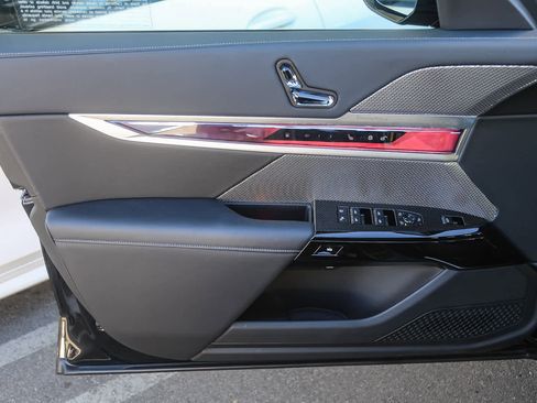 Used 2025 BMW 750e xDrive w/ Premium Package image 16