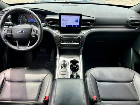Used 2020 Ford Explorer XLT w/ Equipment Group 202A AWD/4WD image 17