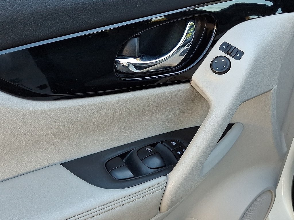 Used 2019 Nissan Rogue Sport SV AWD/4WD image 14