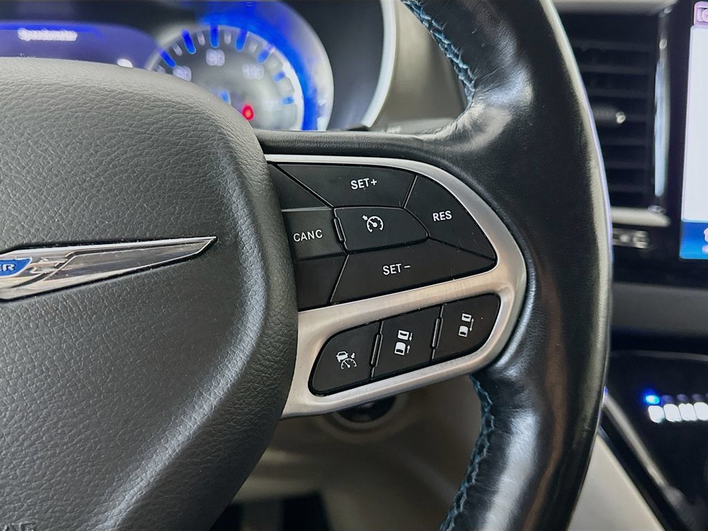 Used 2021 Chrysler Pacifica Touring-L FWD image 25