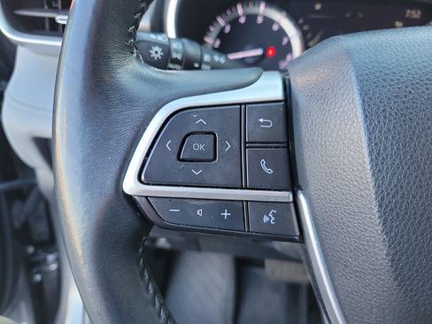 Used 2022 Toyota Highlander XLE FWD image 20
