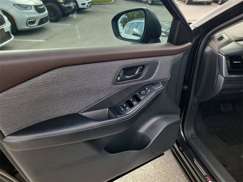 Used 2021 Nissan Rogue S image 21