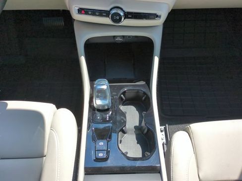 New 2026 Volvo XC40 B5 Ultra w/ Protection Package Premier AWD/4WD image 15