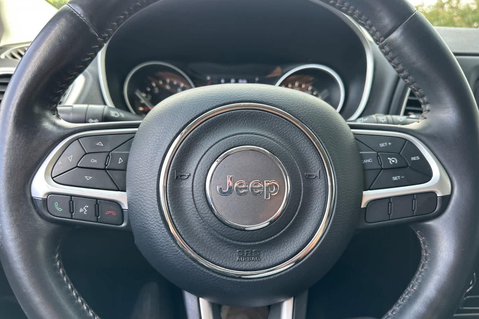Used 2018 Jeep Compass Latitude FWD image 23