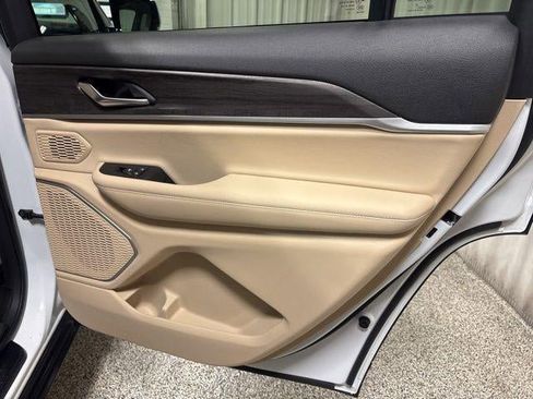 Used 2022 Jeep Grand Cherokee L Limited image 27